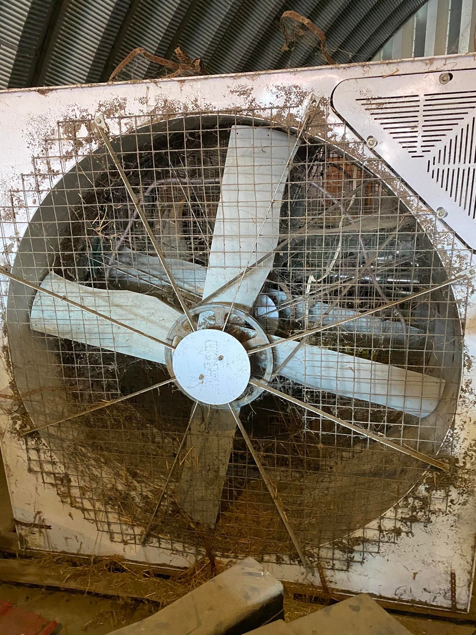 2 Fans Aston 60’’